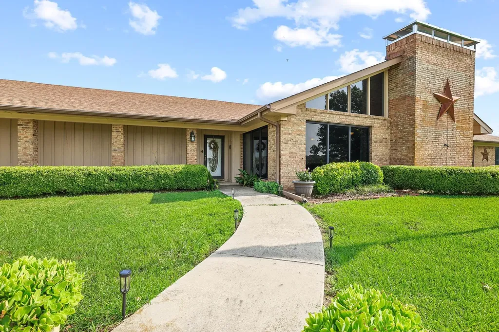 1900 S Shore Drive Bonham TX 75418
