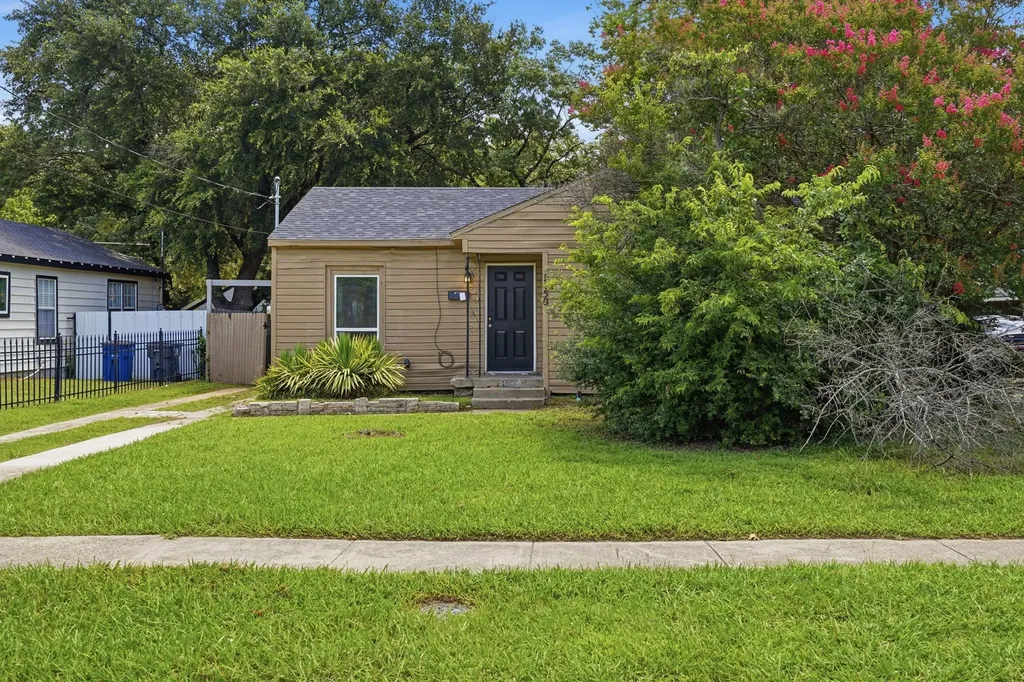1450 Holcomb Road Dallas TX 75217