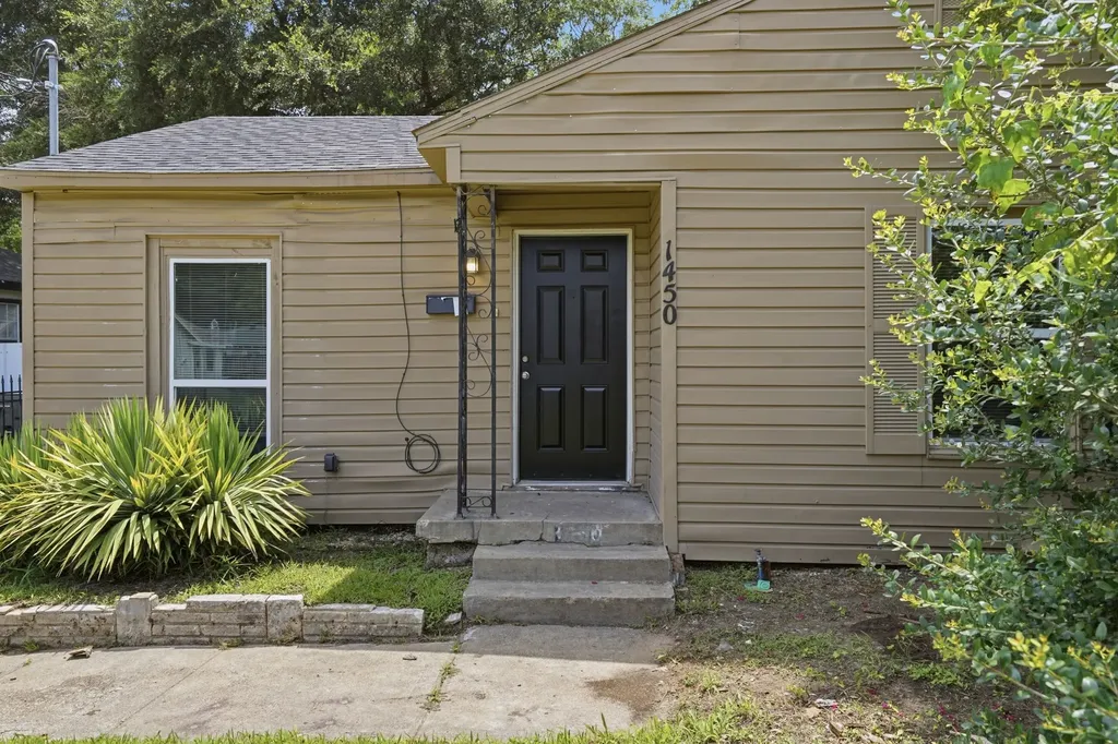 1450 Holcomb Road Dallas TX 75217
