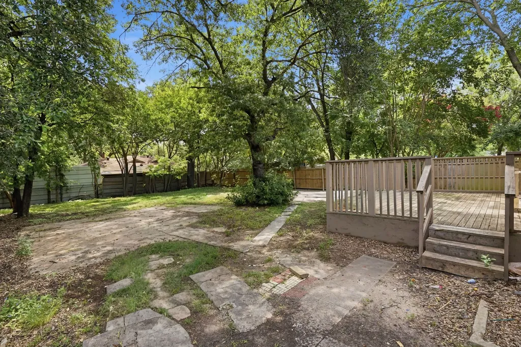 1450 Holcomb Road Dallas TX 75217