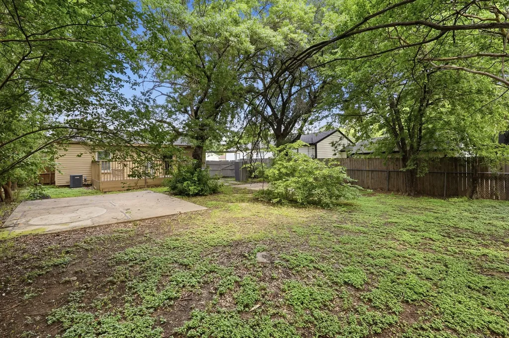 1450 Holcomb Road Dallas TX 75217
