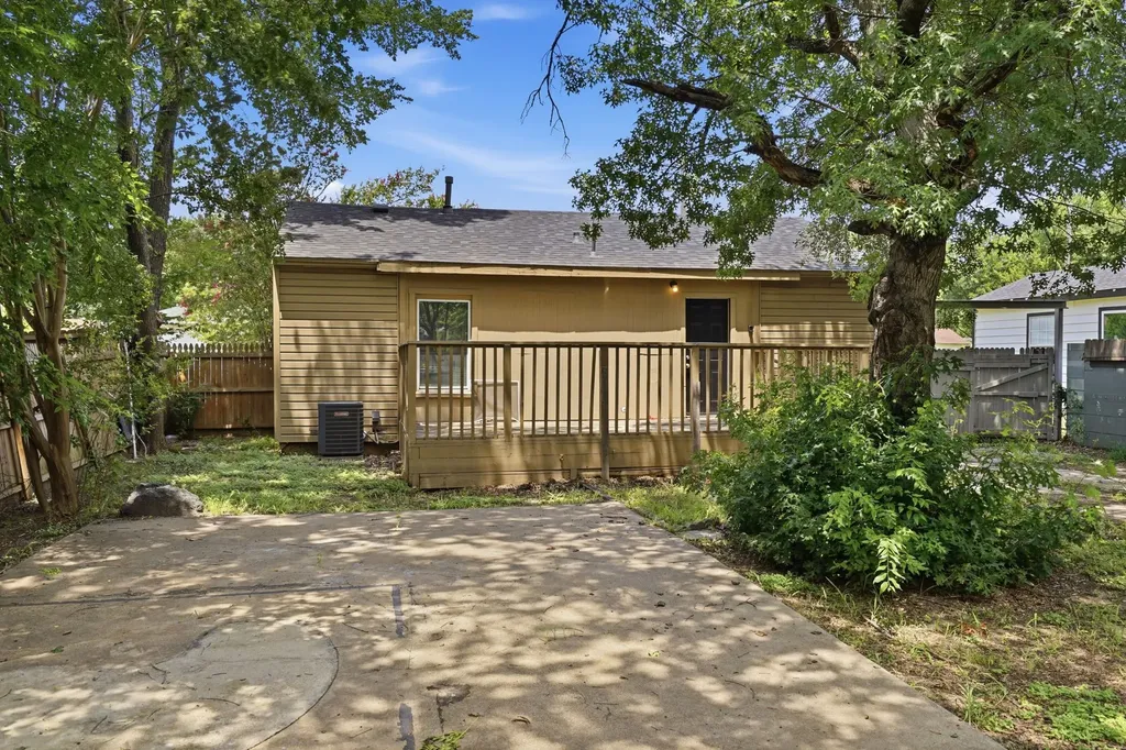 1450 Holcomb Road Dallas TX 75217