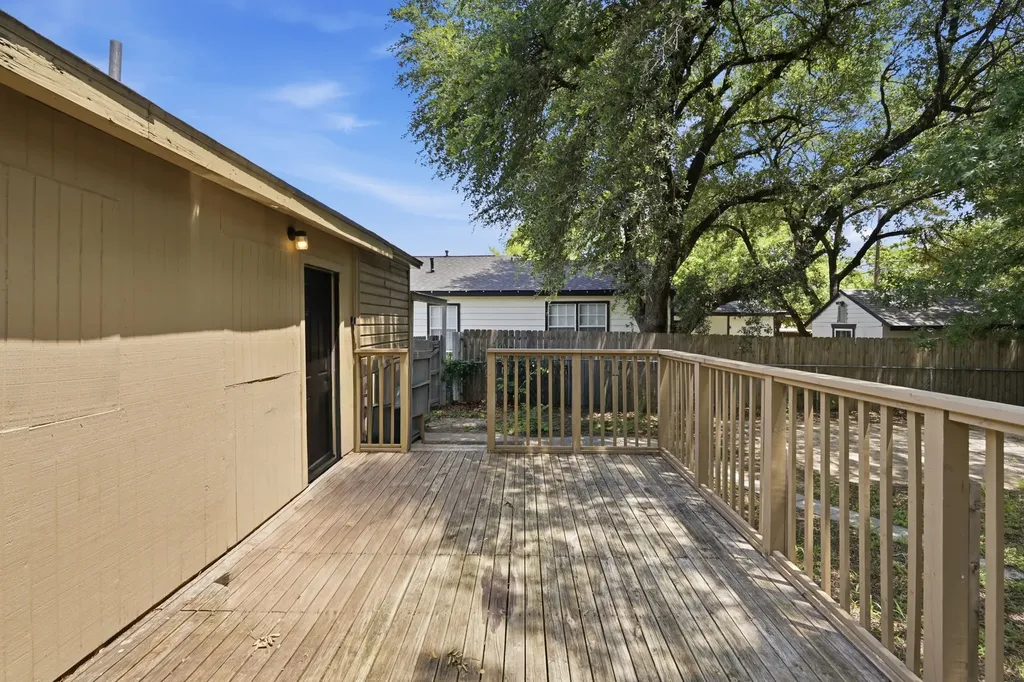 1450 Holcomb Road Dallas TX 75217