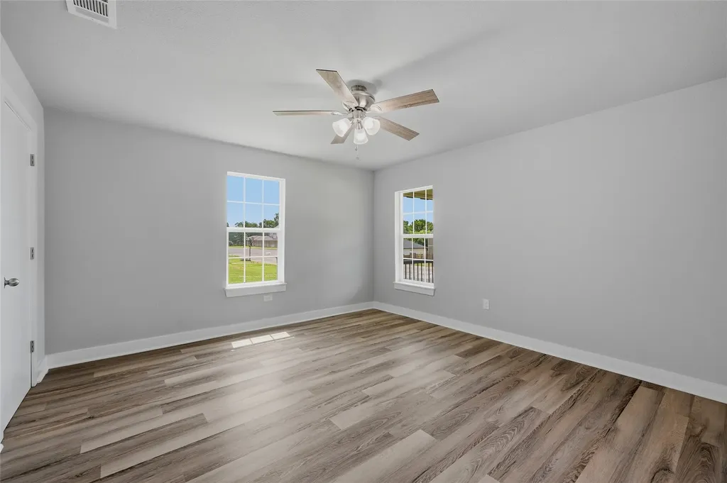 1525 W Woodard Street Denison TX 75020