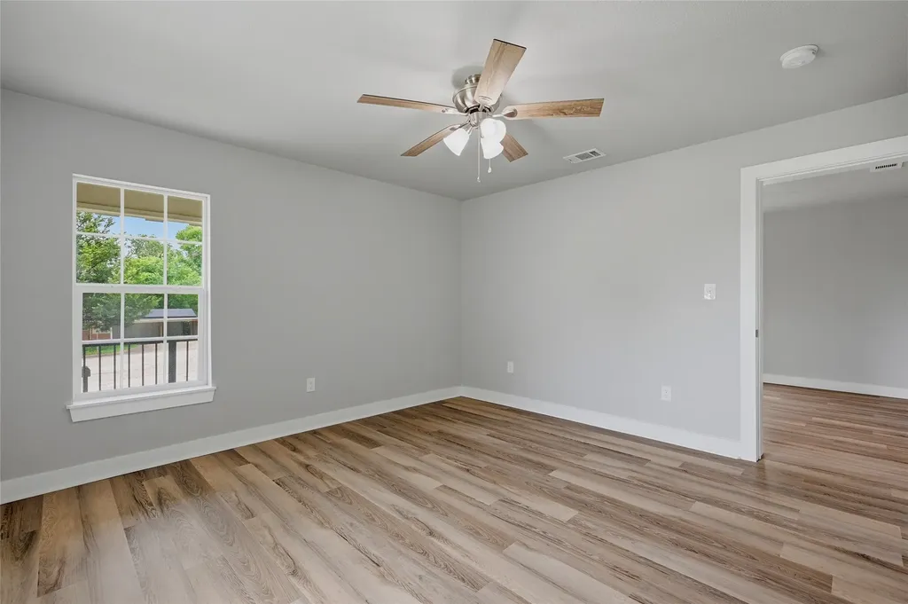 1525 W Woodard Street Denison TX 75020