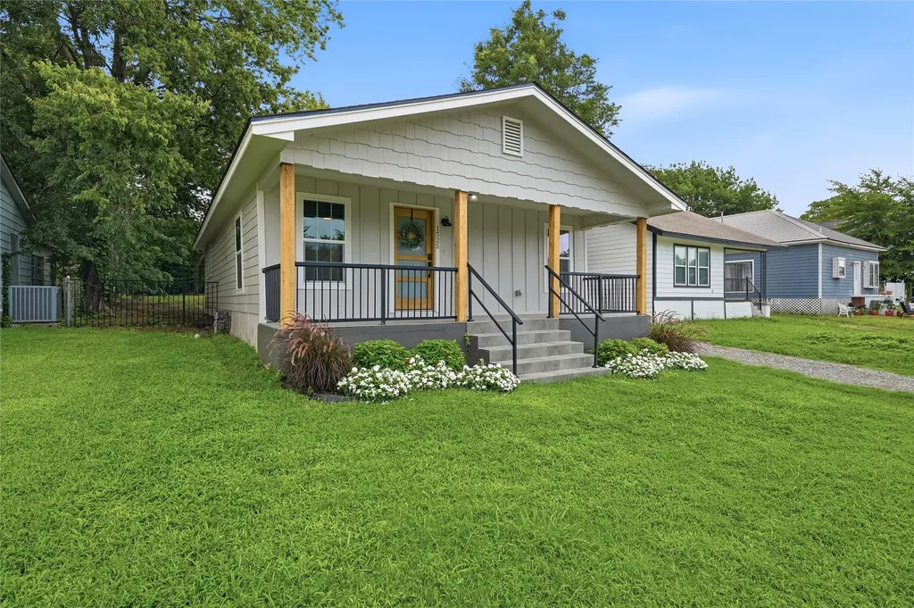 1525 W Woodard Street Denison TX 75020