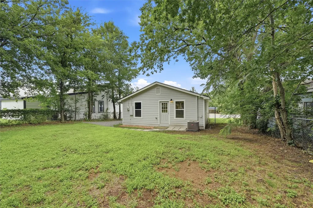 1525 W Woodard Street Denison TX 75020