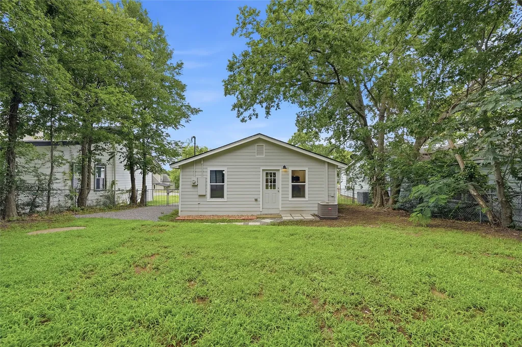 1525 W Woodard Street Denison TX 75020