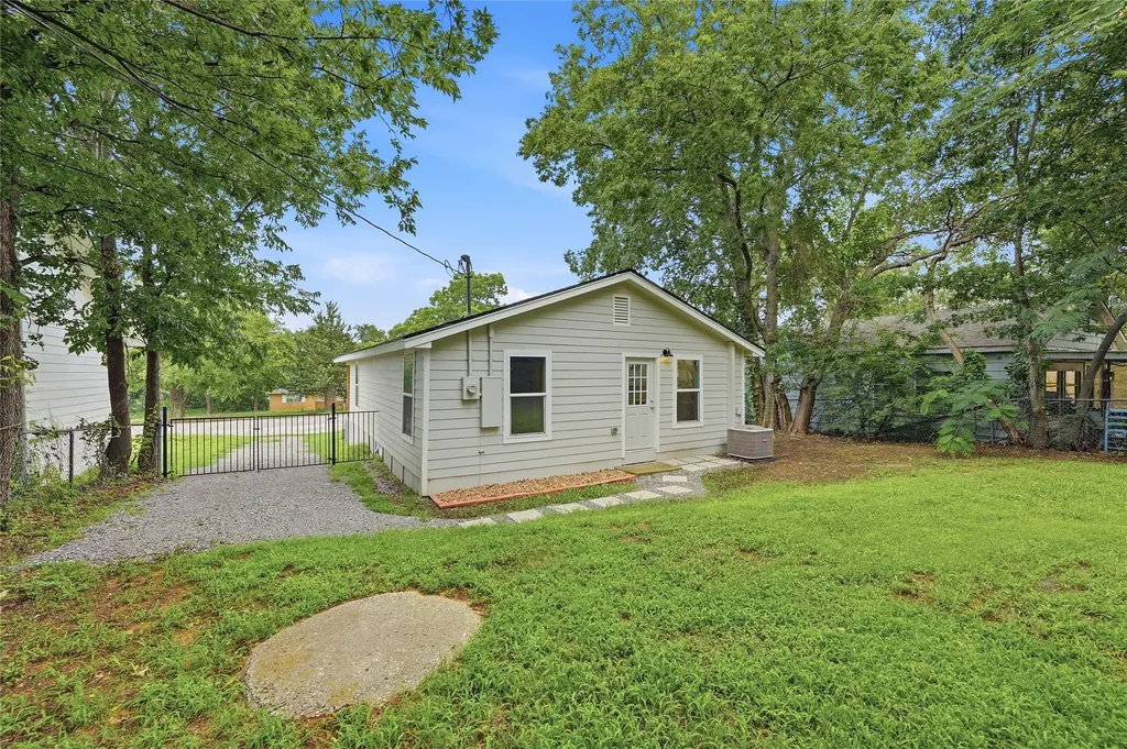 1525 W Woodard Street Denison TX 75020
