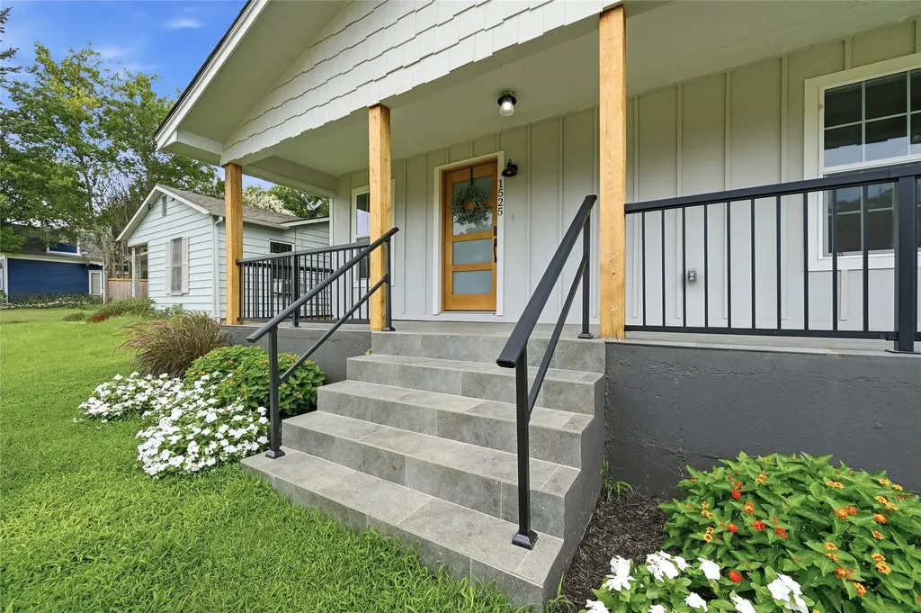 1525 W Woodard Street Denison TX 75020
