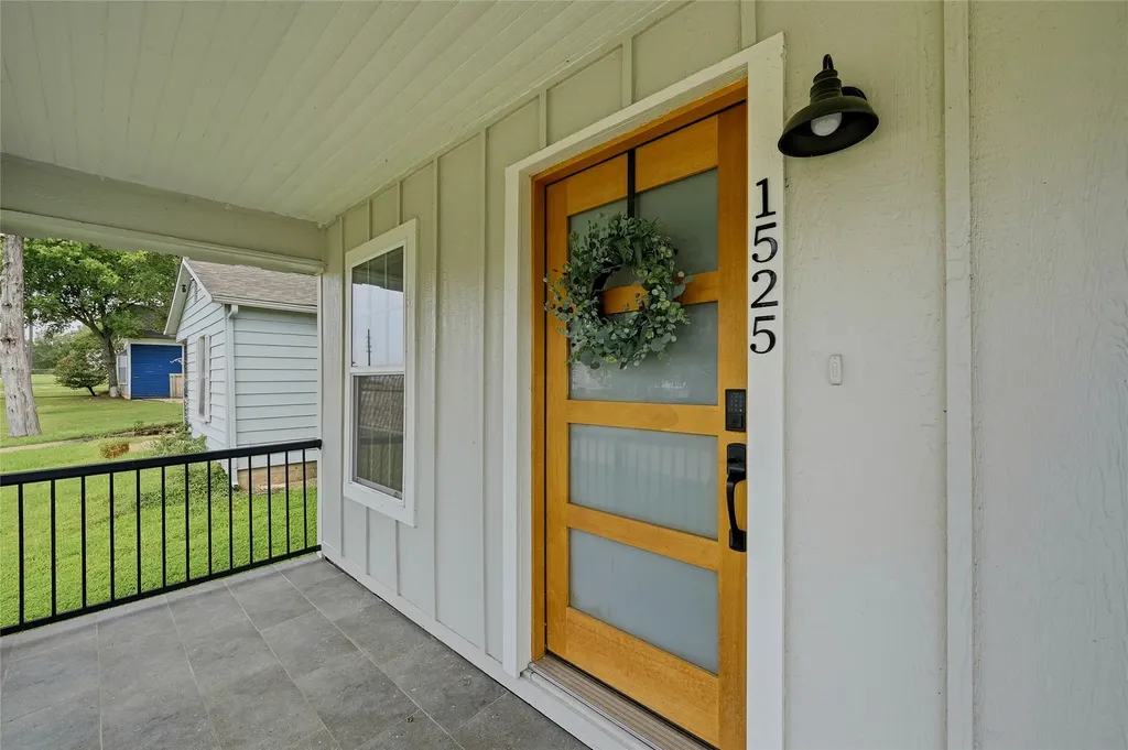 1525 W Woodard Street Denison TX 75020
