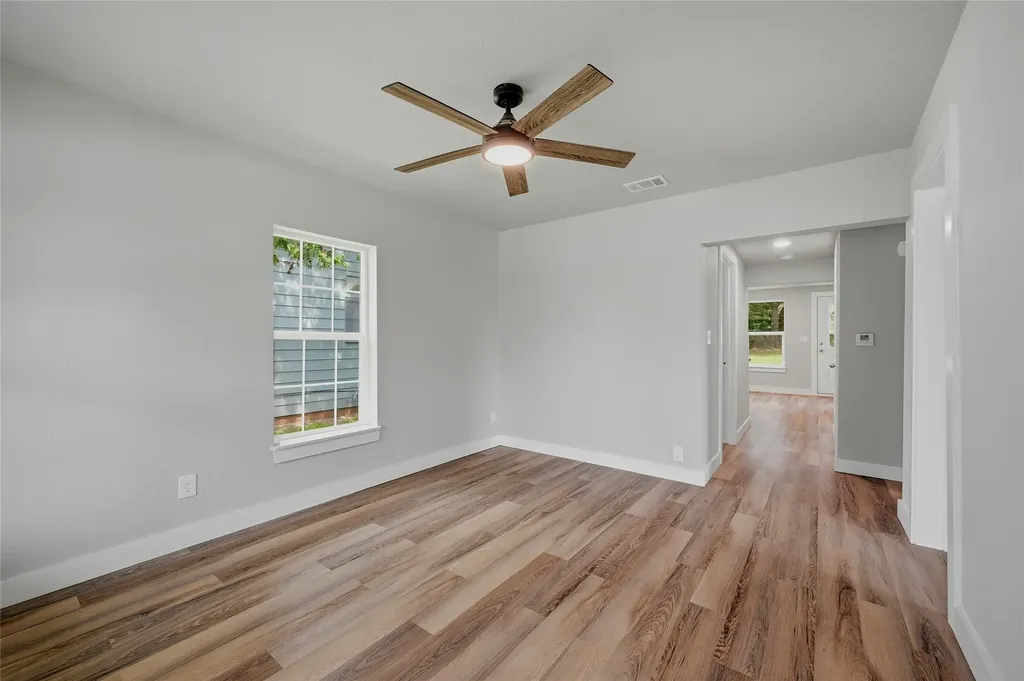 1525 W Woodard Street Denison TX 75020