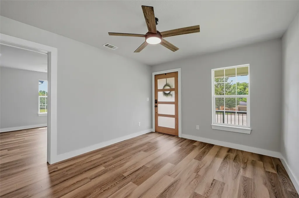 1525 W Woodard Street Denison TX 75020
