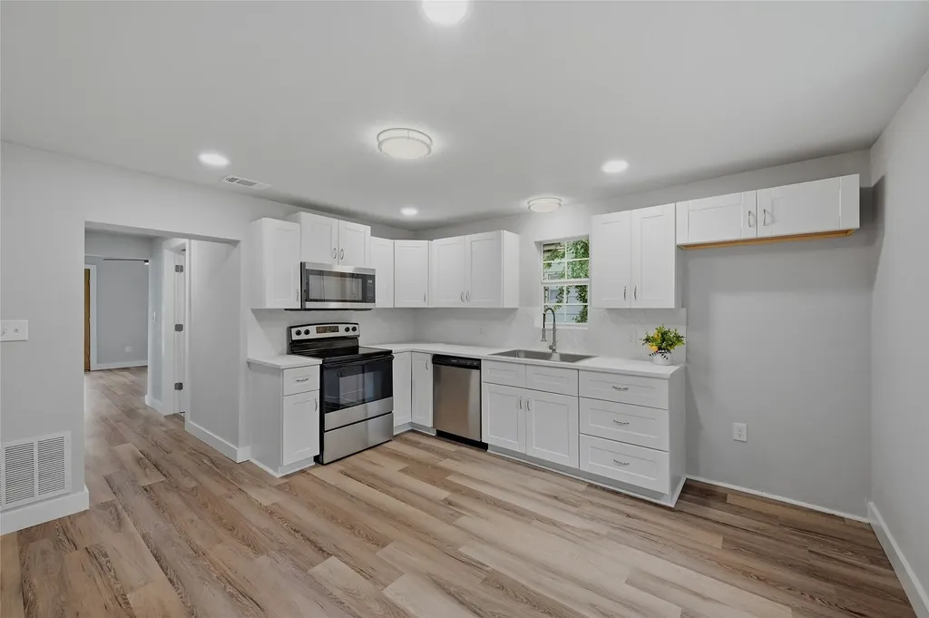 1525 W Woodard Street Denison TX 75020
