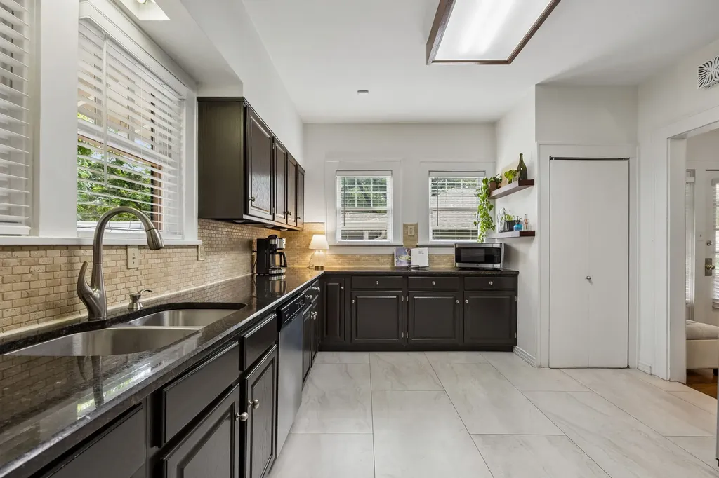 6106 Worth Street Dallas TX 75214