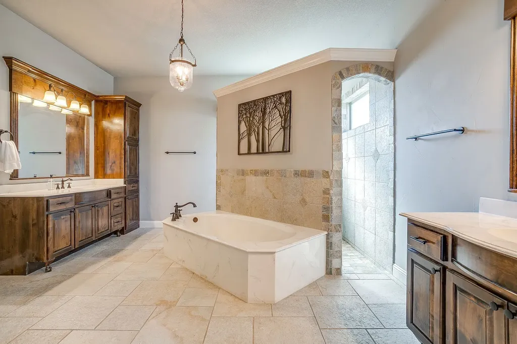 106 Treeline Court Lipan TX 76462