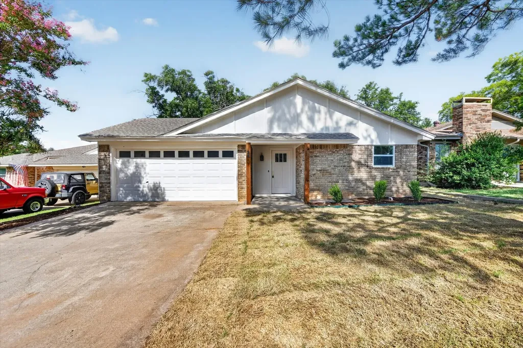 24 Oakmont Court Pantego TX 76013
