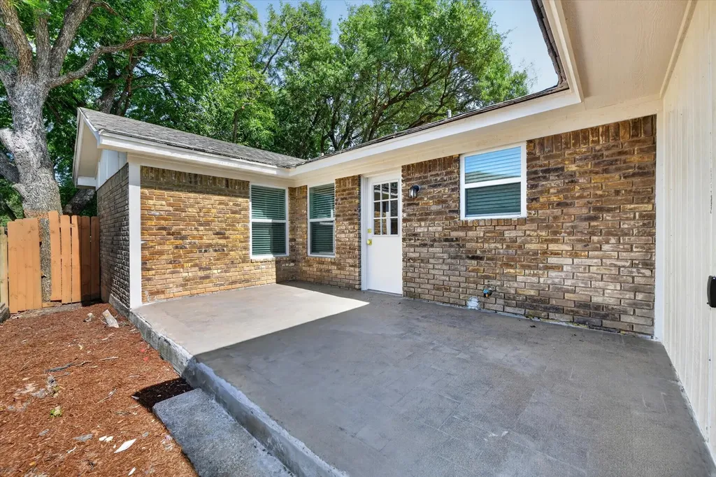 24 Oakmont Court Pantego TX 76013