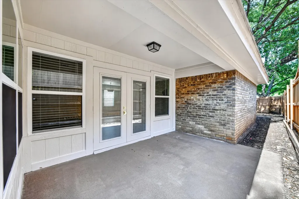 24 Oakmont Court Pantego TX 76013
