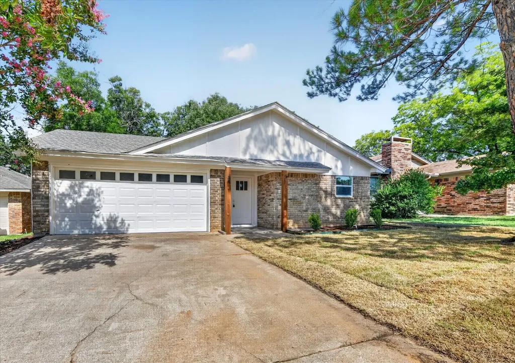 24 Oakmont Court Pantego TX 76013