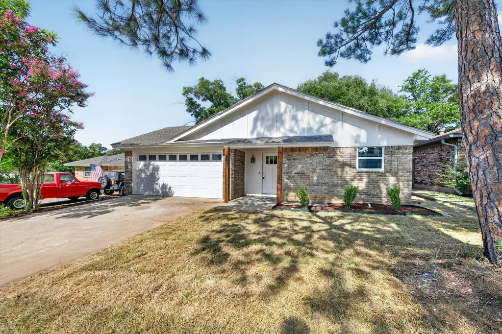 24 Oakmont Court Pantego TX 76013