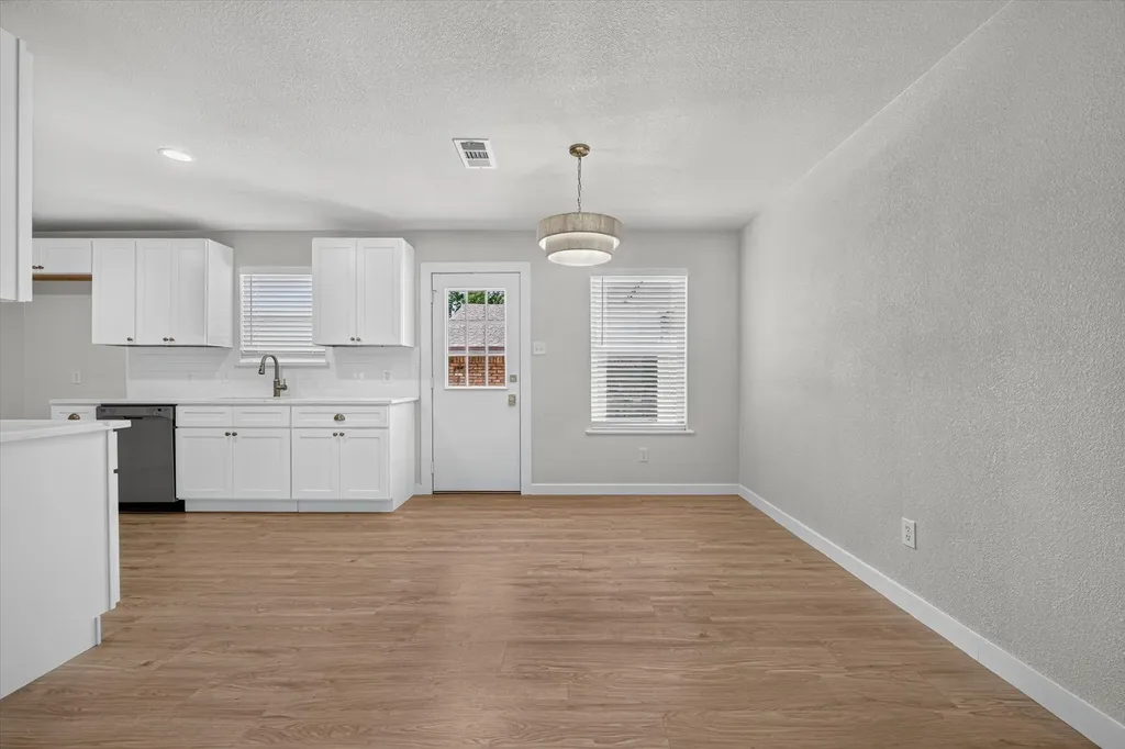 24 Oakmont Court Pantego TX 76013