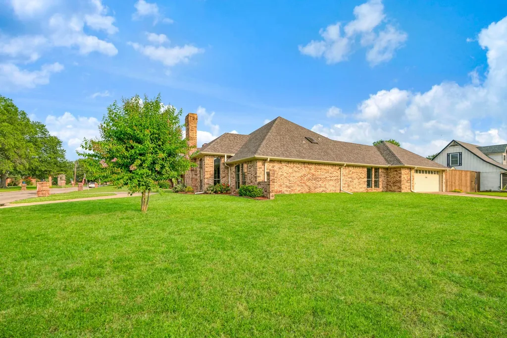 1945 N Collegiate Drive Paris TX 75462