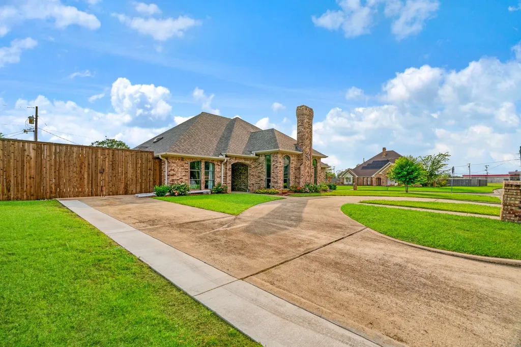 1945 N Collegiate Drive Paris TX 75462