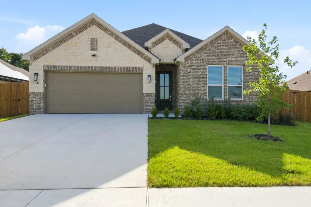 136 Rosemary Azle TX 76020