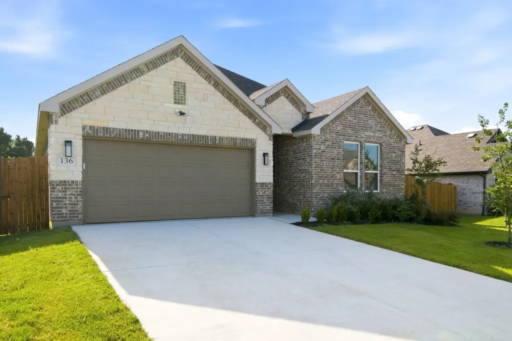 136 Rosemary Azle TX 76020