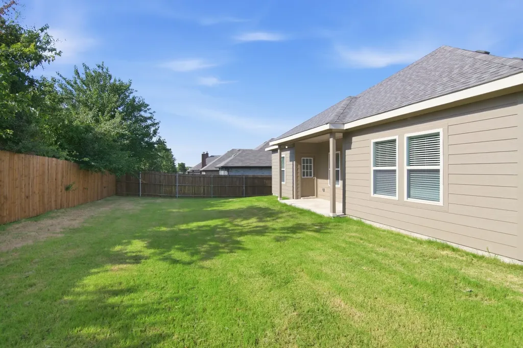 136 Rosemary Azle TX 76020