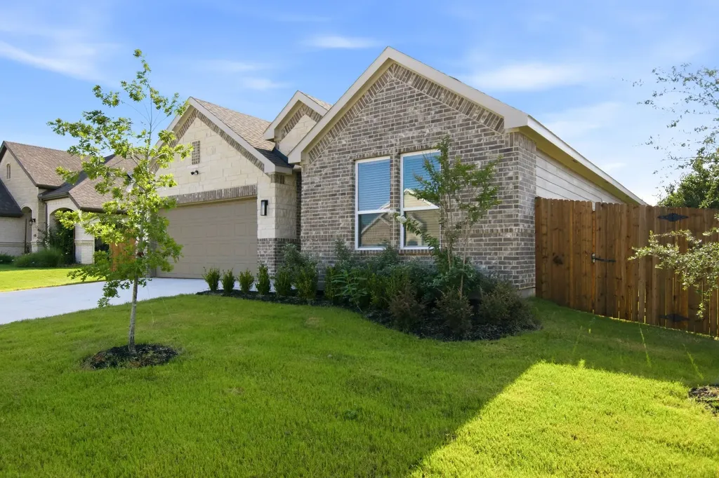 136 Rosemary Azle TX 76020