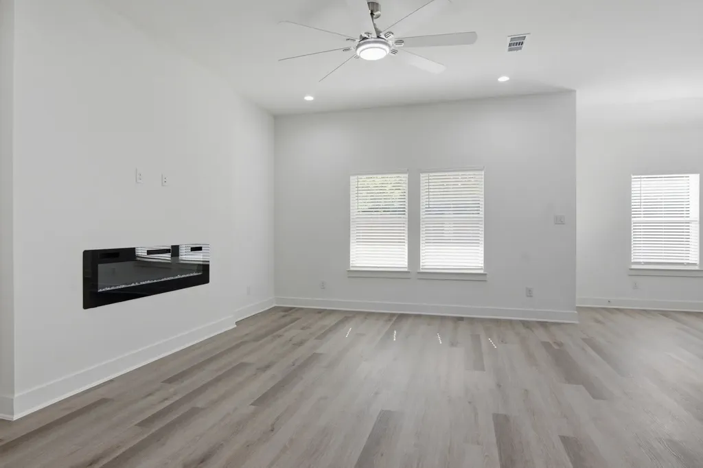 136 Rosemary Azle TX 76020