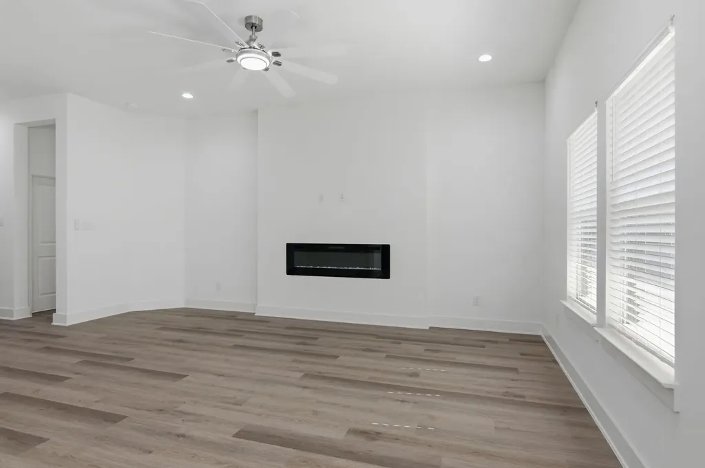 136 Rosemary Azle TX 76020