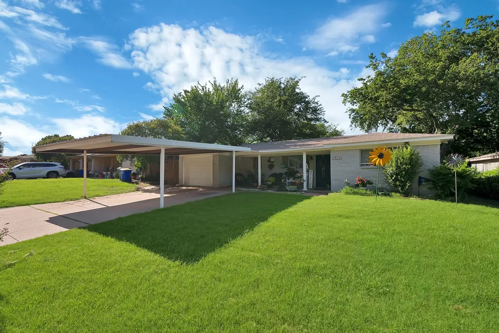 7824 Whitney Drive White Settlement TX 76108