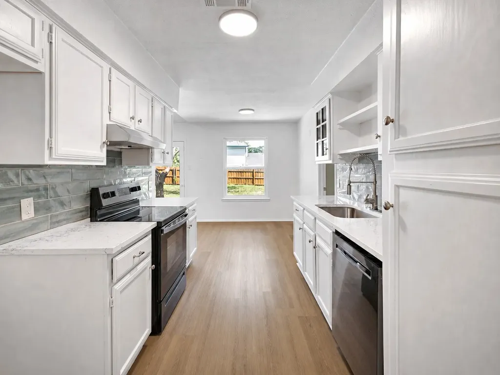 313 High Crest Drive Azle TX 76020