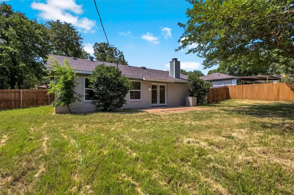 313 High Crest Drive Azle TX 76020