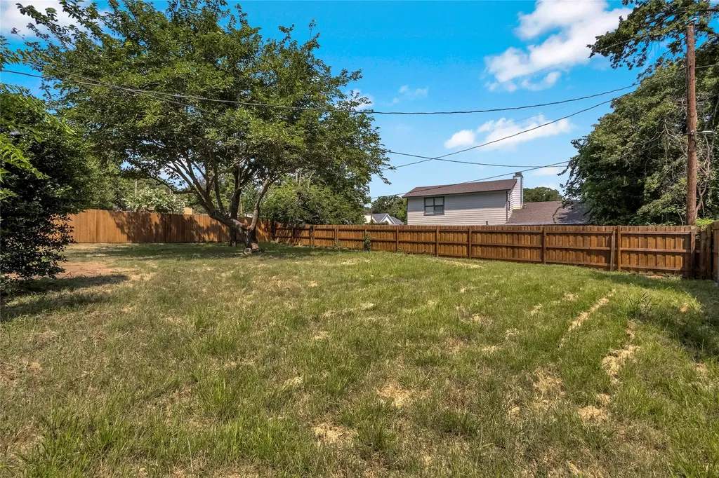 313 High Crest Drive Azle TX 76020