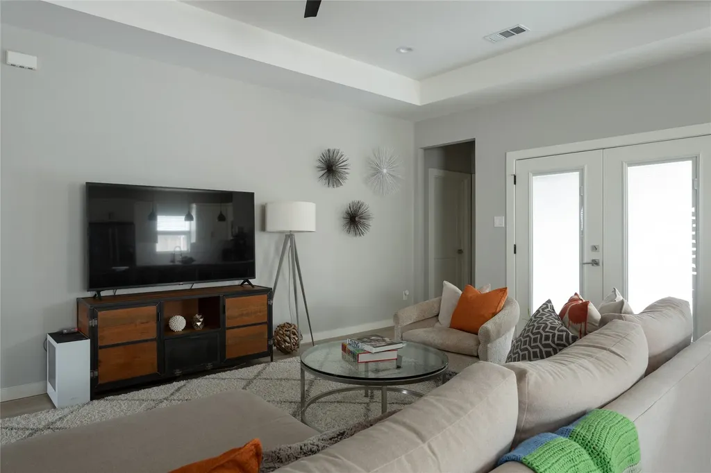 1108 Claude Street Dallas TX 75203