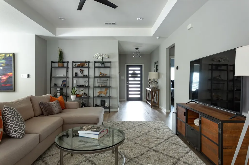 1108 Claude Street Dallas TX 75203