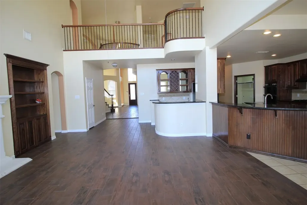 2719 Explorador Grand Prairie TX 75054
