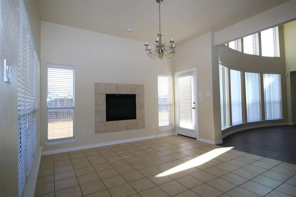 2719 Explorador Grand Prairie TX 75054