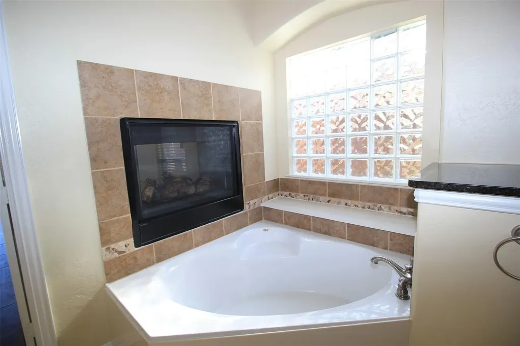 2719 Explorador Grand Prairie TX 75054
