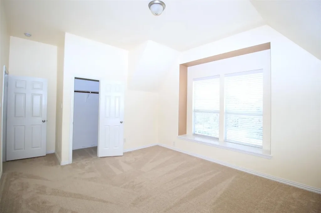 2719 Explorador Grand Prairie TX 75054
