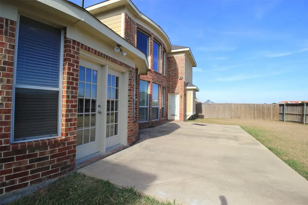 2719 Explorador Grand Prairie TX 75054