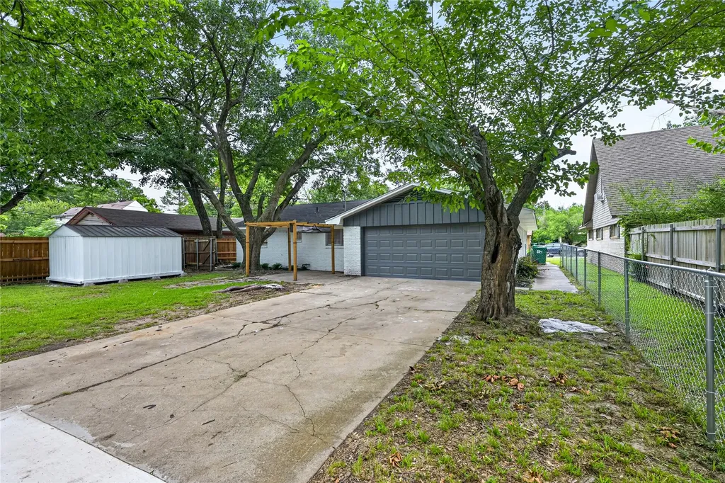 2507 Foxcroft Circle Denton TX 76209