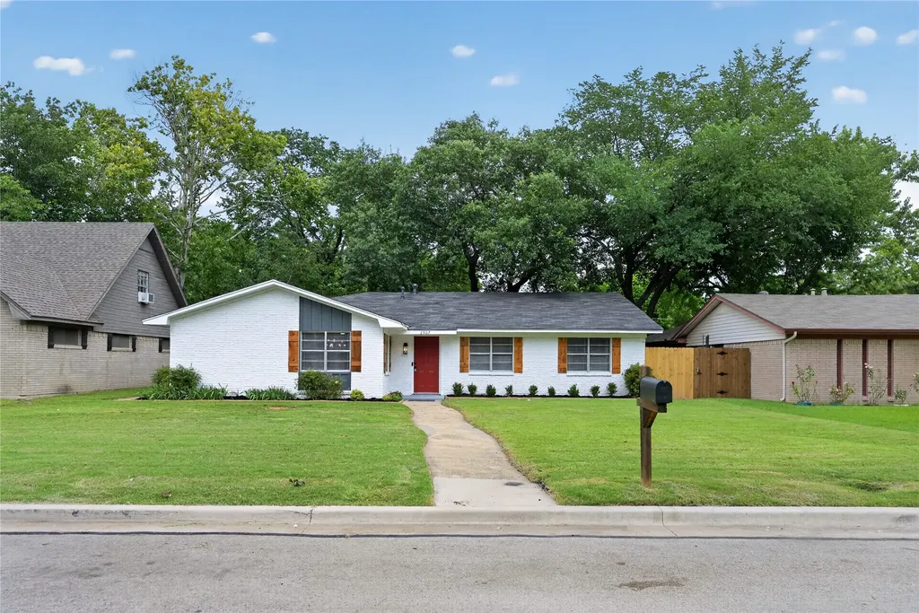 2507 Foxcroft Circle Denton TX 76209