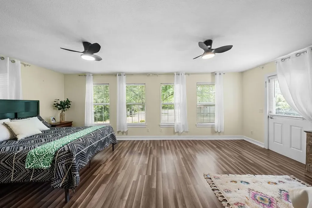5621 Meandering Road River Oaks TX 76114