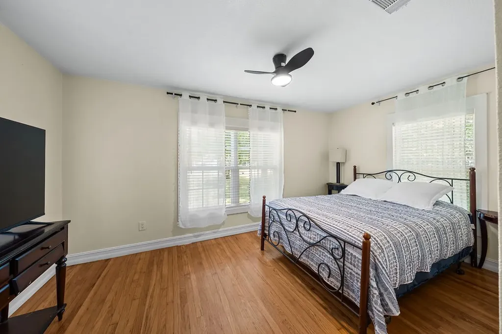 5621 Meandering Road River Oaks TX 76114