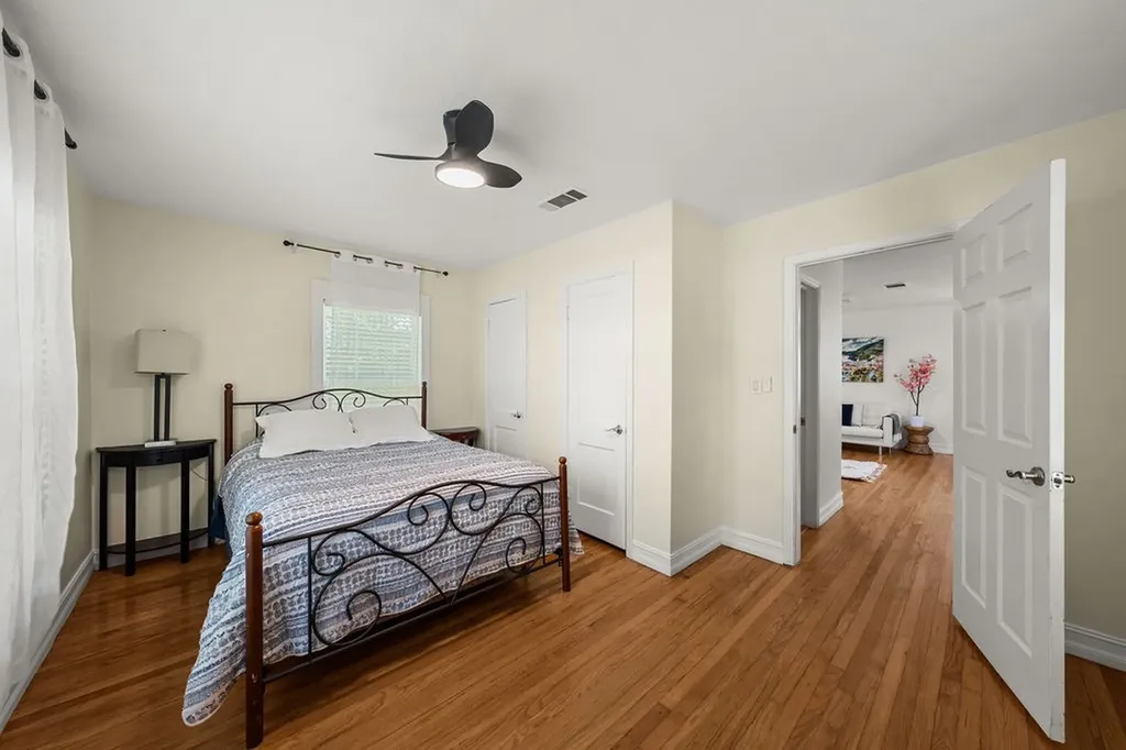 5621 Meandering Road River Oaks TX 76114
